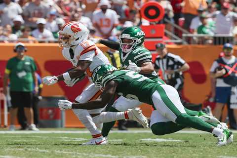 Quincy Williams suffers shoulder injury in potential Jets worry