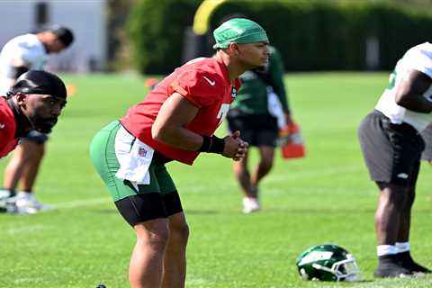 Justin Fields will start for Jets vs. Dolphins after missing week with concussion
