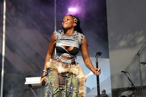 Rachel Chinouriri Talks New Music, Working with Sabrina Carpenter & Adele’s Support: ‘It’s Mental!’