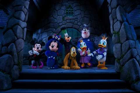 Get Down to ‘Hot Dog! Halloween’ Before ‘Mickey & Minnie’s Holiday Songs’ Spooky Stop-Motion Special