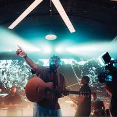 Myles Smith Kicks Off Austin’s Biggest Weekend With an Intimate (and Free) White Claw..