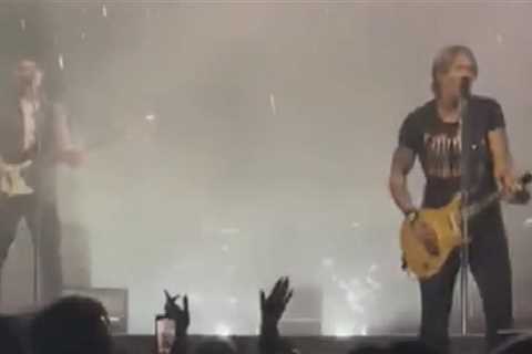 Keith Urban Shows Nicole Kidman Pic on Concert Screen, Still Without His Ring