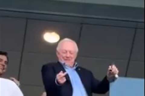 Jerry Jones appears to flip off Jets fans during Cowboys’ blowout win