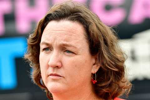 CA Governor Candidate Katie Porter Yells at Staffer 'Get Out of my F***ing Shot’