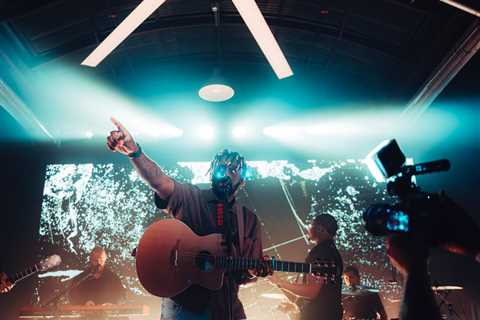 Myles Smith Kicks Off Austin’s Biggest Weekend With an Intimate (and Free) White Claw..