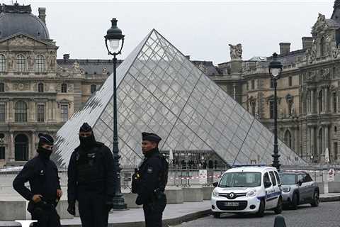 Louvre Museum Closed After Major Jewelry Heist
