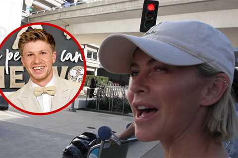 'DWTS' Julianne Hough Glad Robert Irwin Passed on Chippendales