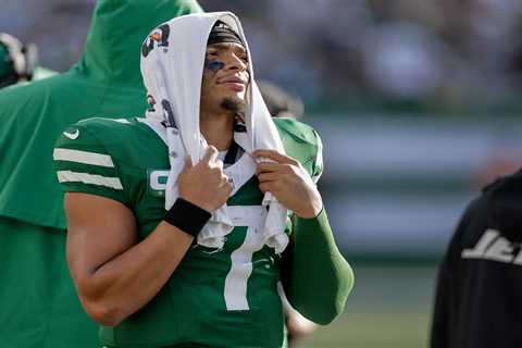 Woody Johnson rips Justin Fields, backs Aaron Glenn as Jets’ QB situation hits crisis point
