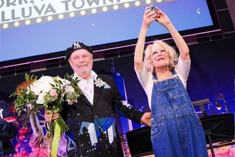 Billy Crystal Resurrects ‘Mr. Saturday Night’ to Salute a Teary Bette Midler for New York..
