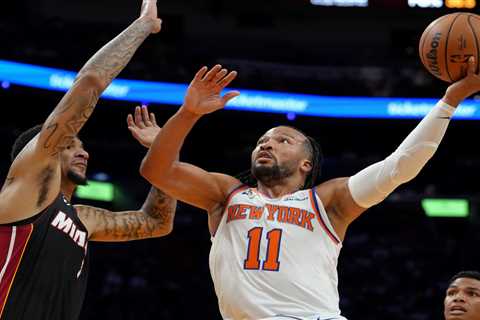 Knicks’ anemic offense outside Jalen Brunson hands them first loss of the season to Heat