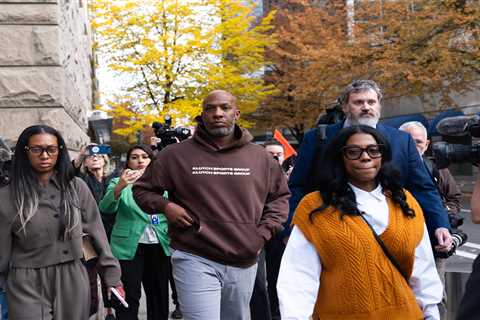 Clippers fans taunt Trail Blazers with ‘FBI’ chants after Chauncey Billups’ arrest in NBA gambling..