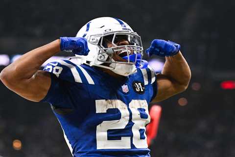 NFL Week 8 betting recap, trends, line movement: Jonathan Taylor’s ridiculous season, favorites..