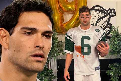Comedian Benedict Polizzi Mocks Mark Sanchez Stabbing With Halloween Costume