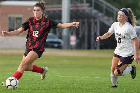 Syosset girls soccer team storms into county finals, just like boys squad