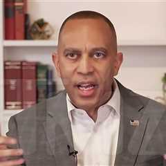 Hakeem Jeffries Says Republicans Are Treating Shutdown Like Tax-Funded Vacation
