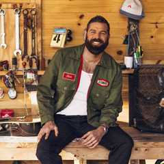 Jordan Davis and Crew ‘Truck Around’ & Find His Relationship-Fleeing Latest Single: ‘Her Memory Is..