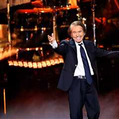 Raphael, 2025 Person of the Year, Delivers a Thrilling Performance at Latin Grammys