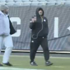 Aaron Rodgers flips off camera before missing Steelers-Bears clash