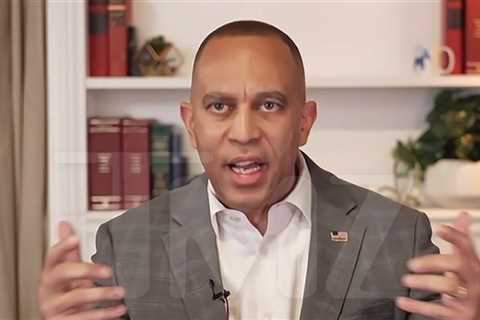 Hakeem Jeffries Says Republicans Are Treating Shutdown Like Tax-Funded Vacation