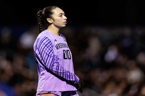 Washington women’s soccer star Mia Hamant dead at 21 following kidney cancer battle