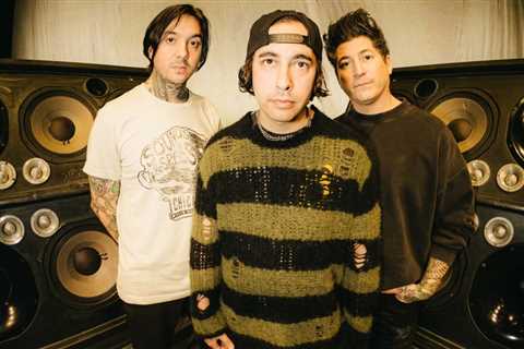 Pierce the Veil’s Viral ‘So Far So Fake’ Tops Alternative Airplay Chart