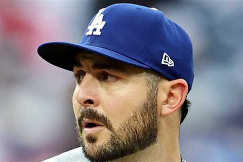 Alex Vesia Mourns Baby Daughter's Death, 'You're With Us Always'