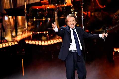 Raphael, 2025 Person of the Year, Delivers a Thrilling Performance at Latin Grammys