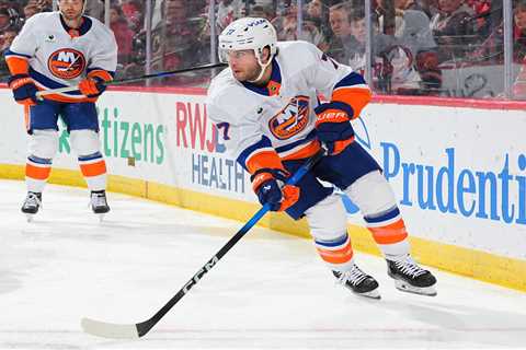 Islanders defenseman pays tribute to Post’s Larry Brooks: ‘Nobody did the job like him’