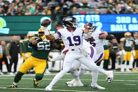 Giants blow another late lead to spoil Mike Kafka’s debut, Jameis Winston’s start as skid hits five