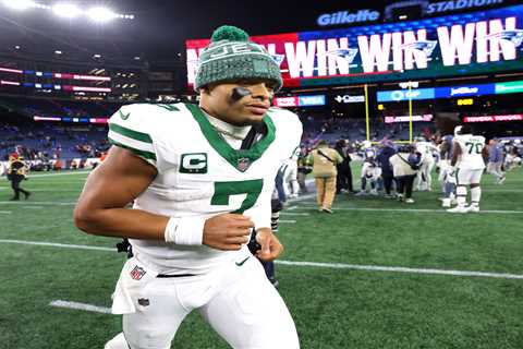 Justin Fields has ‘no reaction’ to Jets benching: ‘S–t happens’
