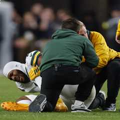Micah Parsons exits with knee injury in potential Packers nightmare