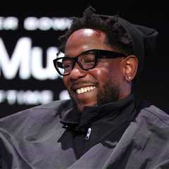 Kendrick Lamar Stops Show to Sing ‘Happy Birthday’ to 9-Year-Old Fan Before Giving Her This..