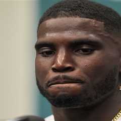 Tyreek Hill posts cryptic message after Tua Tagovailoa’s Dolphins benching
