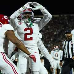 Alabama rallies from 17-point deficit to tie Oklahoma at halftime on pick-six
