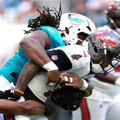 Buccaneers, Panthers’ losses set up wild finish to sad NFC South division race