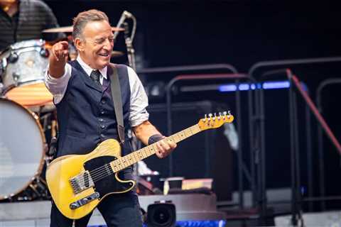 Top 10 Highest Grossing Rock Tours of the Year