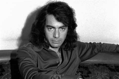 6 Things to Know About Neil Diamond’s 1972 Hit ‘Song Sung Blue’ Before the Release of the Film of..