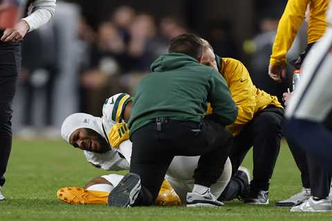 Micah Parsons exits with knee injury in potential Packers nightmare