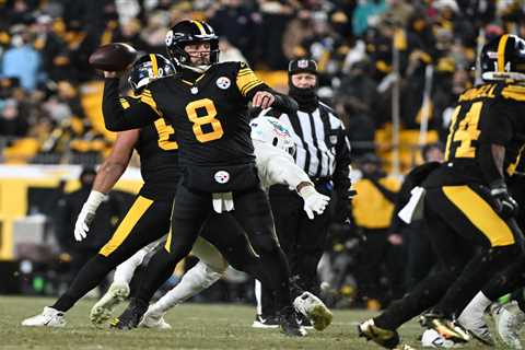 Aaron Rodgers, Steelers ice out Dolphins from playoffs to stay atop AFC North