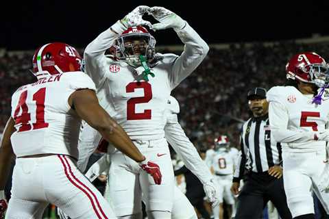 Alabama rallies from 17-point deficit to tie Oklahoma at halftime on pick-six