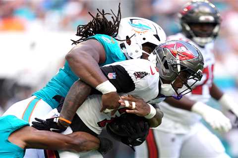 Buccaneers, Panthers’ losses set up wild finish to sad NFC South division race