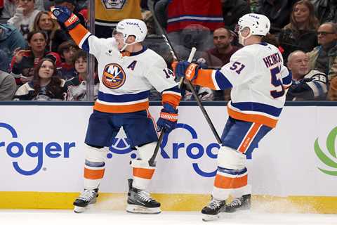 Islanders collapse late in ugly loss to Blue Jackets after star’s ejection