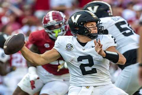 Iowa vs. Vanderbilt prediction, picks: Odds, best bet for ReliaQuest Bowl