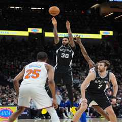 Knicks blow late double-digit lead to Spurs to end 2025 on sour note