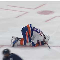 Matthew Schaefer taken off ice by concussion spotter in potential Islanders nightmare