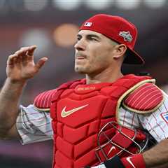 Phillies re-sign J.T. Realmuto to $45 million deal after missing out on Bo Bichette