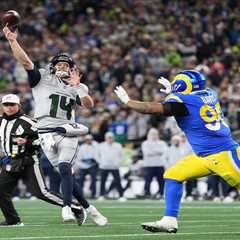 In Seahawks-Rams prize fight, only one will come out as a superheavyweight