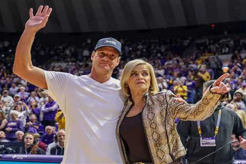 Lane Kiffin gets loud welcome at LSU basketball game as Ole Miss plays Georgia in CFP quarterfinal
