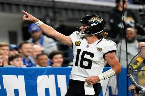 theScore Bet bonus code NPNEWS: Bet $10, get $100 in bonus bets for Titans vs. Jaguars