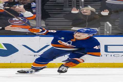 Tom Brady compares himself to Islanders star Matthew Shaefer in video shoutout